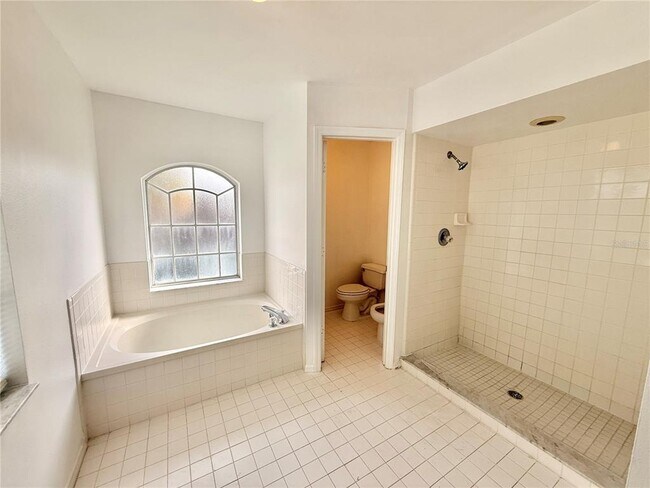 Building Photo - 3237 Fairfield Dr