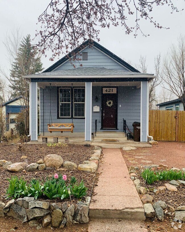 Building Photo - Updated 2 Bedroom Downtown Home!