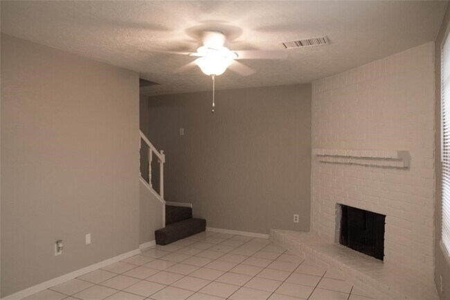 Building Photo - 3802 Willow Springs Ln