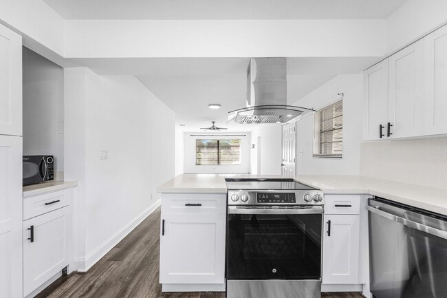 Building Photo - 500 NE 48th St