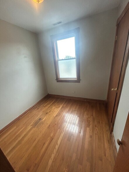 Building Photo - 3530 N Elston Ave