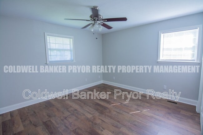 Building Photo - 150 Scenic Dr