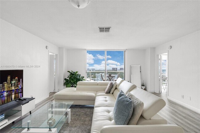Building Photo - 13499 Biscayne Blvd