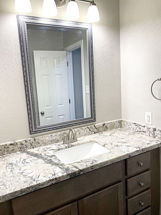 Building Photo - 5941 Bedford Dr