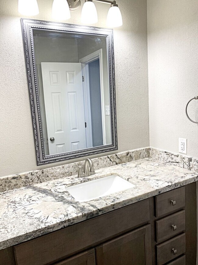 Building Photo - 6025 Bedford Dr