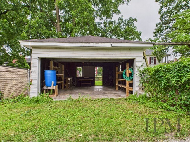 Building Photo - Available Now Beautiful 4 Bedroom Home with Garage, Central Air & Large Yard in York City.