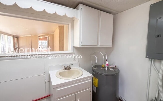 Building Photo - 5207 Evitt St