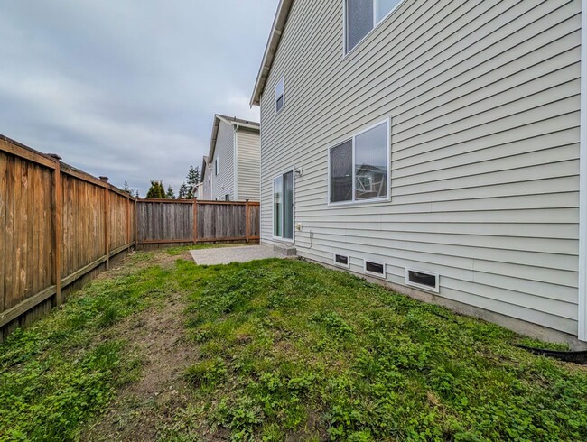 Building Photo - Beautiful 4 bed 2.5 bath home in Silver Lake!