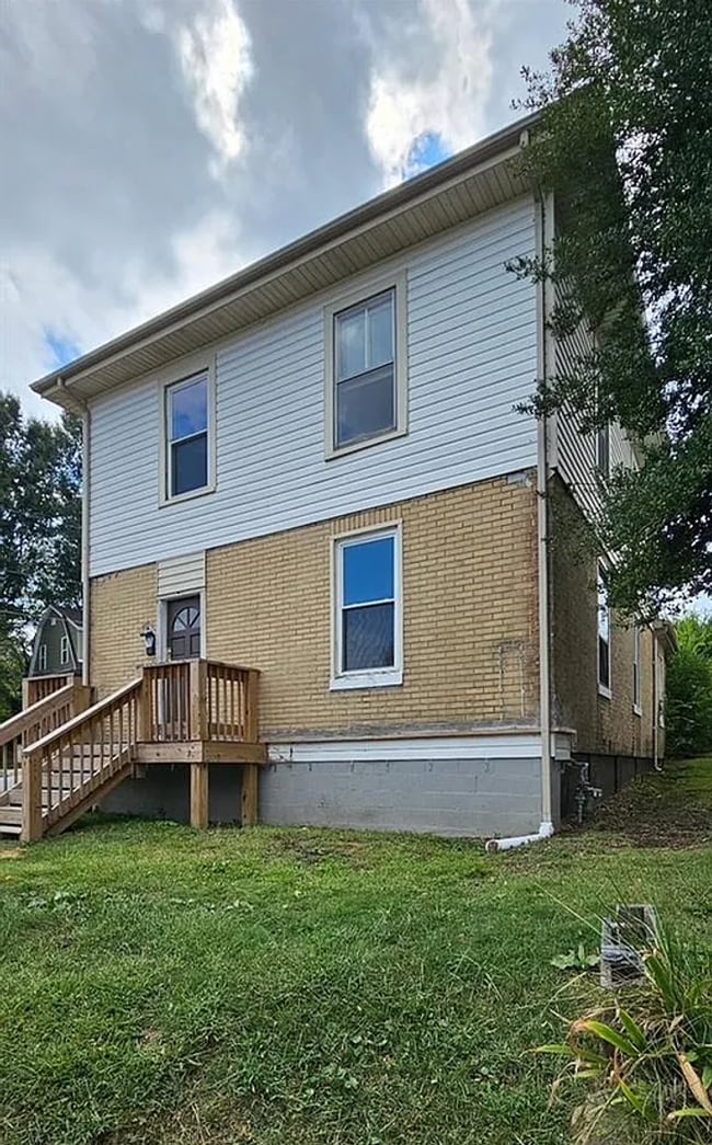 Building Photo - 4 Bedroom 1 Bath House Available to Rent f...