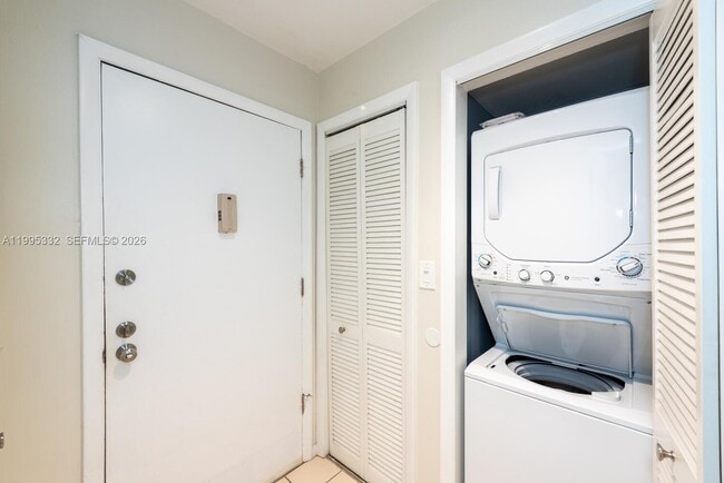 Building Photo - 5838 SW 74th Terrace