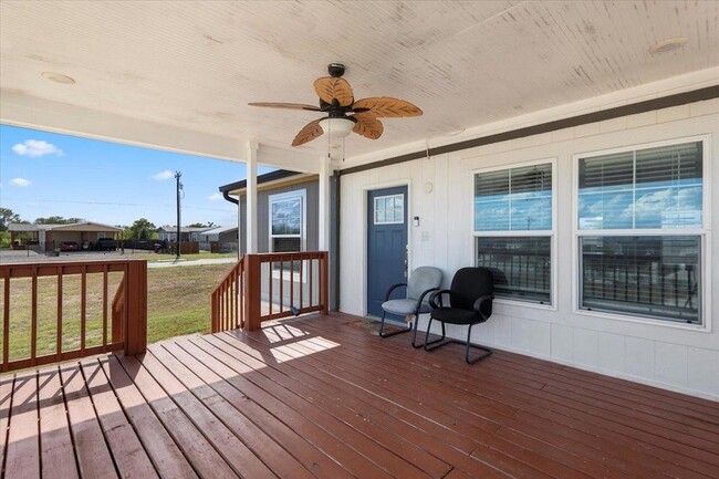Building Photo - 104 Pineapple Sage Cv