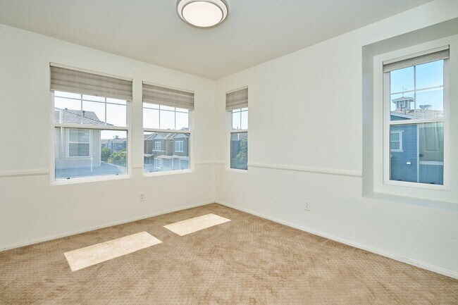 Building Photo - 1800 Oak St