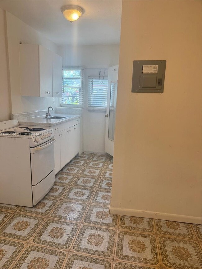 Building Photo - 3690 SW 14th St