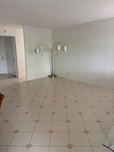 Building Photo - 3131 Fleur Dr