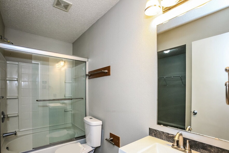 Building Photo - 14428 Black Farm Dr