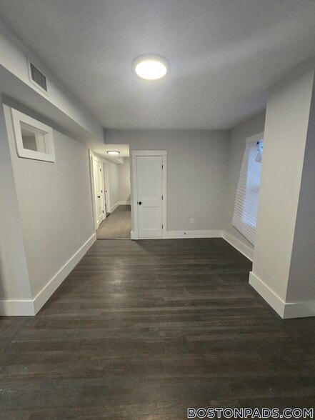 Building Photo - 118 Marginal St