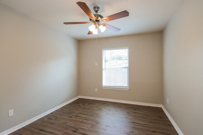 Building Photo - 28923 Hidden Lake W