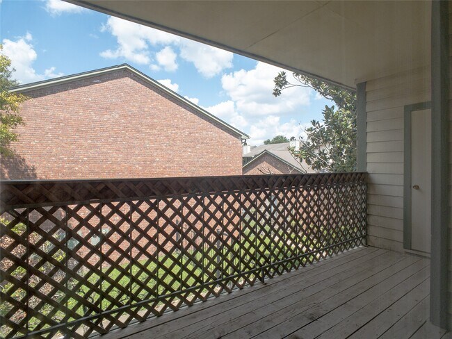 Building Photo - 6500 Harbor Town Dr