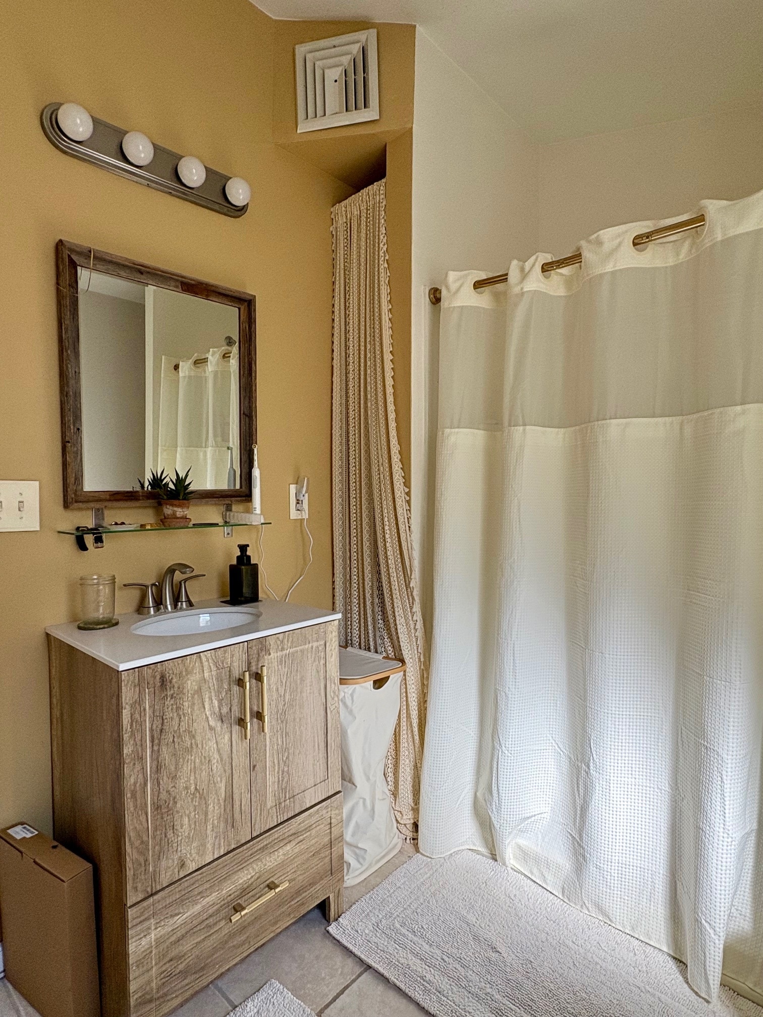 Building Photo - 706 Sears St