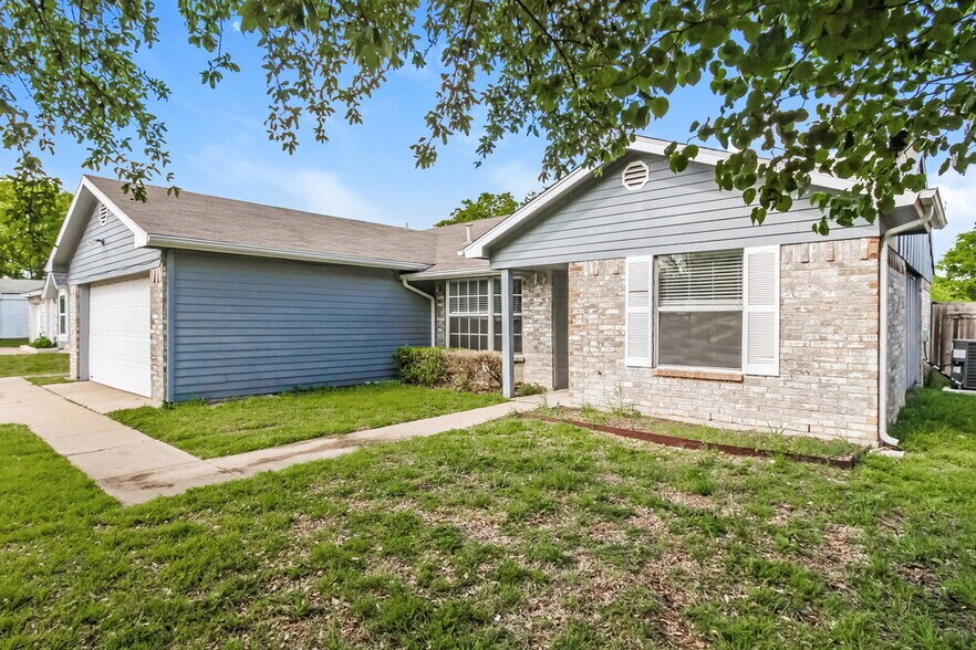 Building Photo - 1517 Caplin Dr
