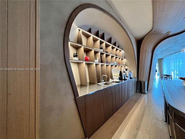 Building Photo - 1000 Brickell Plaza