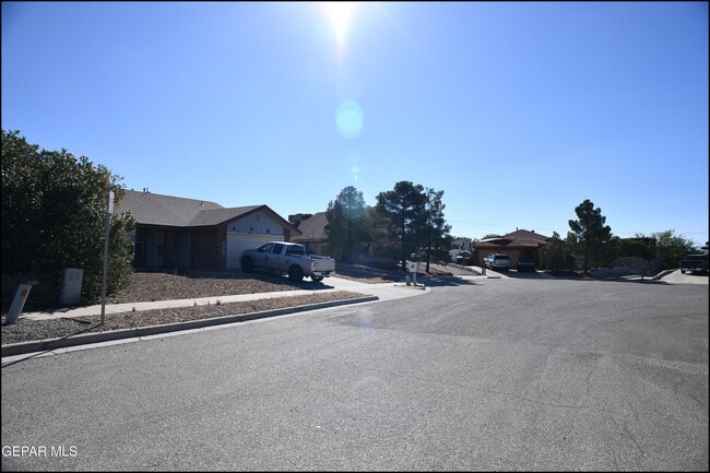 Building Photo - 813 Knorr Pl