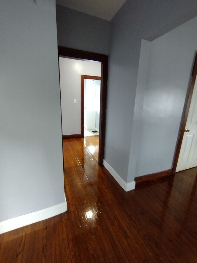 Building Photo - 1733 Lockbourne Rd