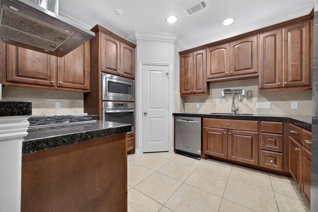 Building Photo - 13423 Preston Cliff Ct