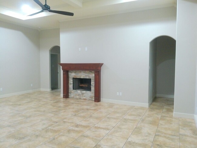 Building Photo - 4 Bedroom 3 Bath on the Island