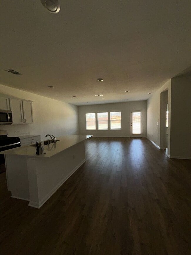 Building Photo - Charming 4 beds 3 baths in Leander!