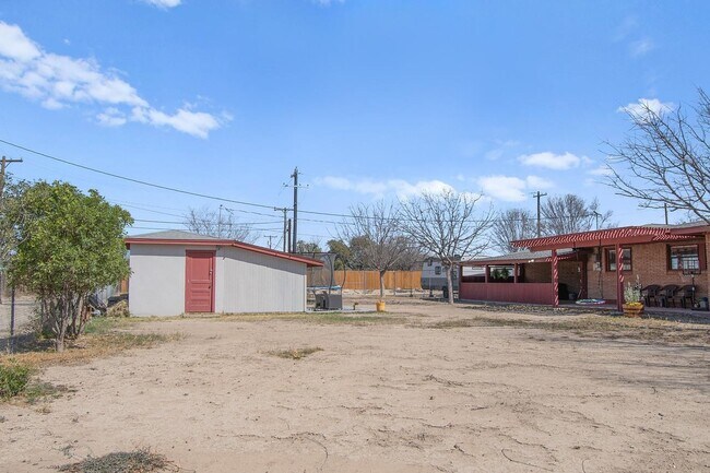 Building Photo - 208 N Broadview St