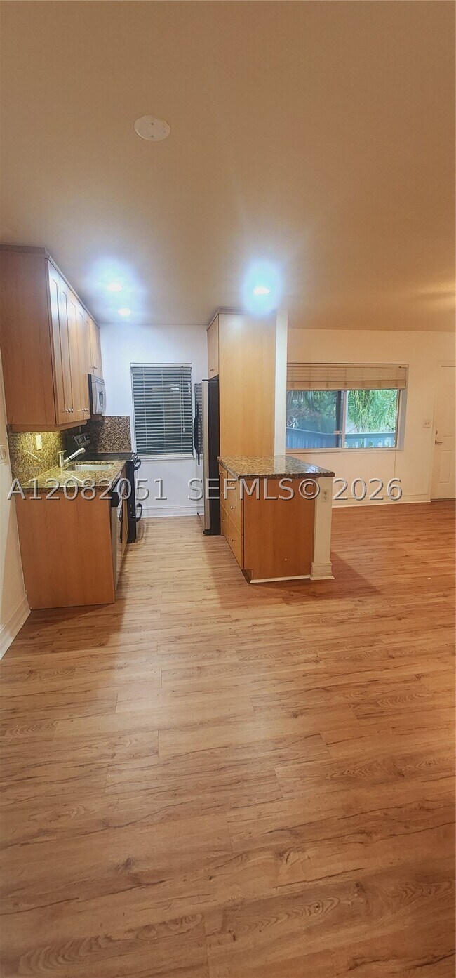 Building Photo - 1423 Holly Heights Dr