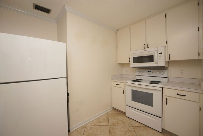 Building Photo - 45 11th St