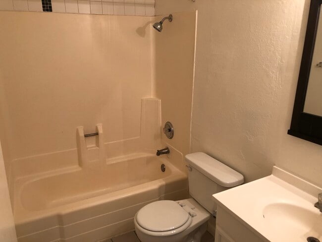 Building Photo - 2419 Daley St