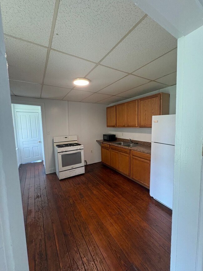 Building Photo - 518 N Pershing Ave