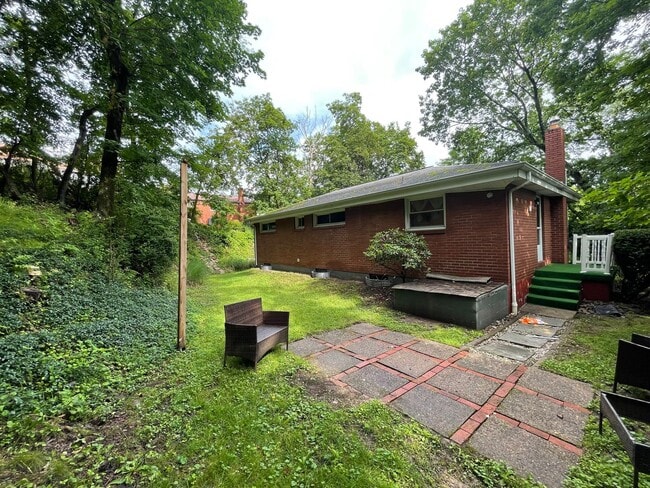 Building Photo - Tastefully Updated 3 Bedroom Home in McCandless!