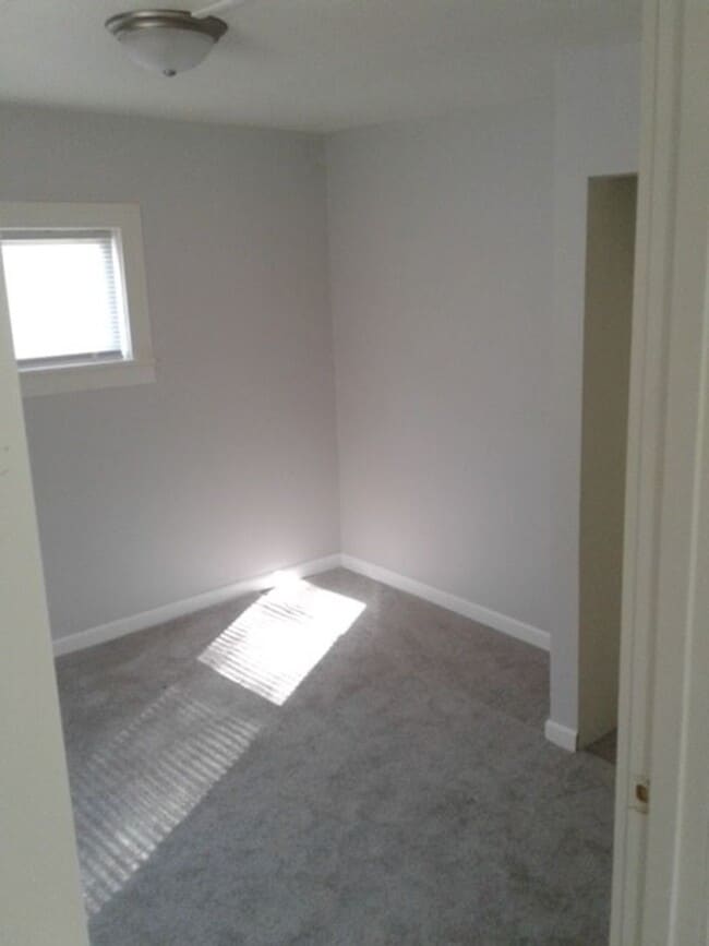 Building Photo - Beautiful 3 bed / 1 bath home on corner lot with attached garage in quiet Sparta neighborhood!