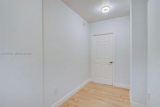 Building Photo - 2425 SW 27th Ave