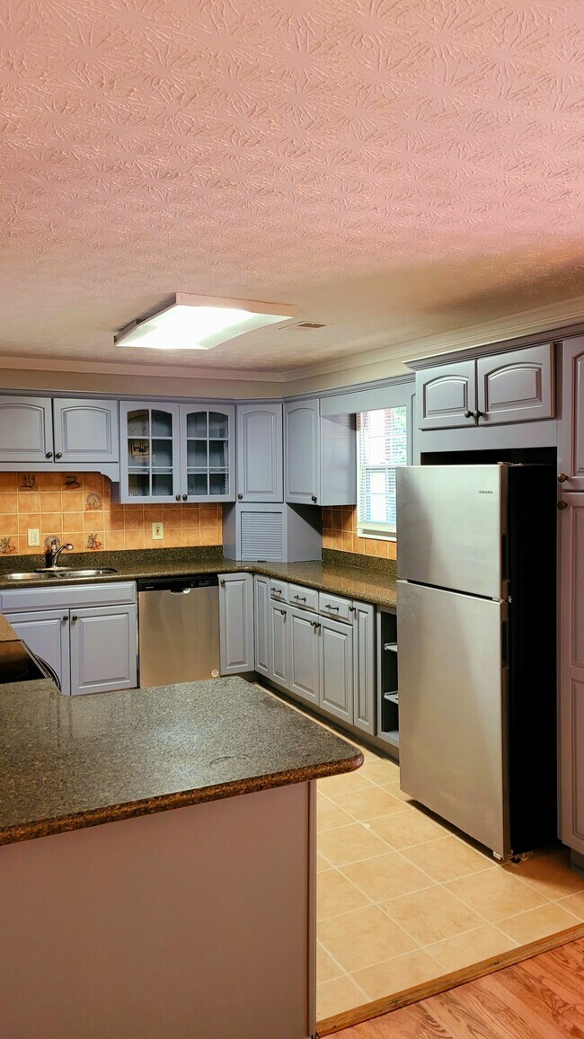 Building Photo - 2915 Lajean Dr