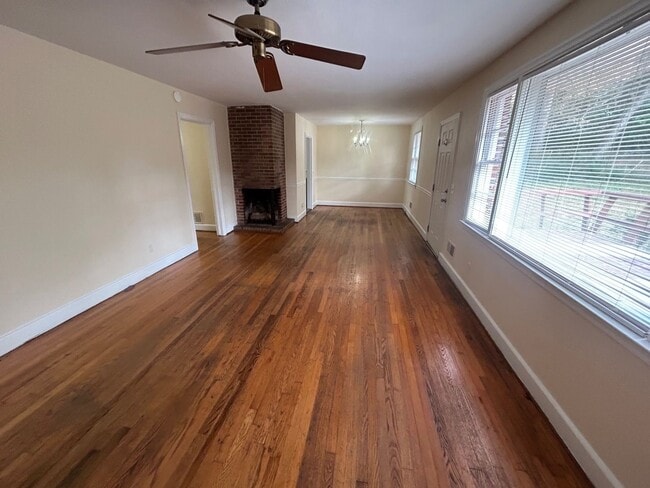 Building Photo - 4534 Oakwood Dr