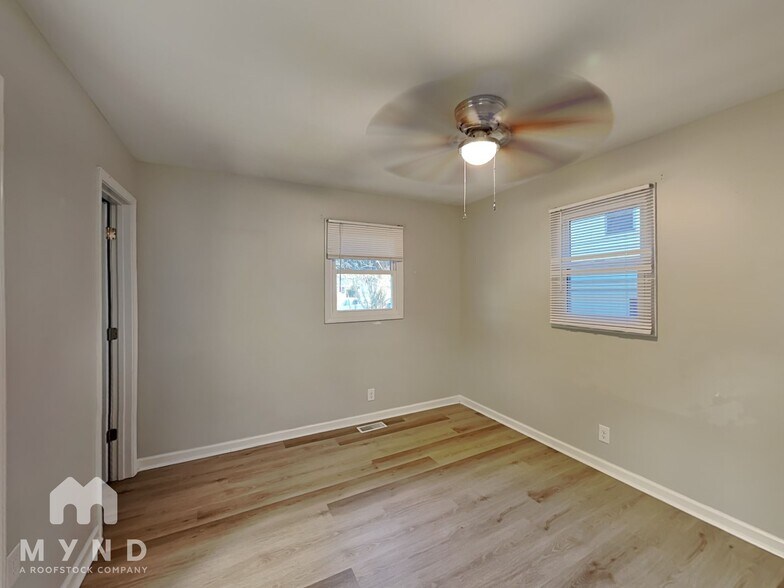 Building Photo - 900 Chalmers St