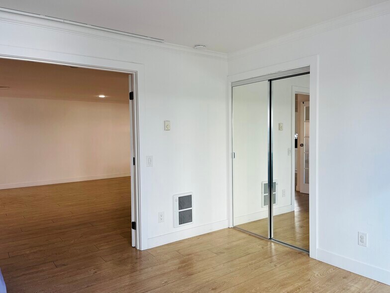 Building Photo - 3525 Lebon Dr