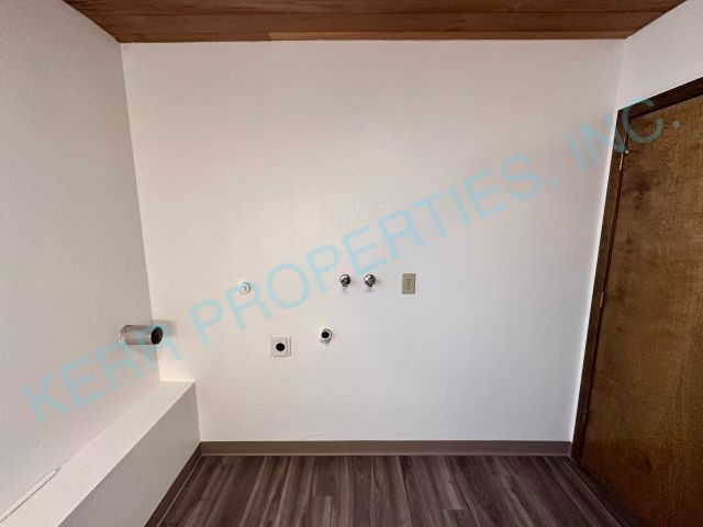Building Photo - Charming 3-Bed Troutdale Home with Spacious 2,114 Sq Ft Layout & 2.5 Baths!