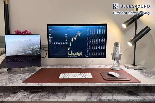 Building Photo - 858 Capp St