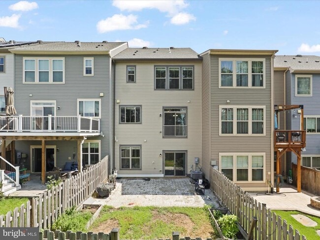 Building Photo - 422 Indigo Way