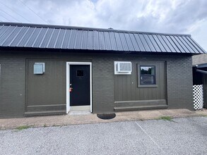 Building Photo - Newly remodeled 2 bedroom