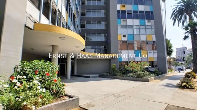 Primary Photo - Beautifully Remodeled Condo Located in Pri...