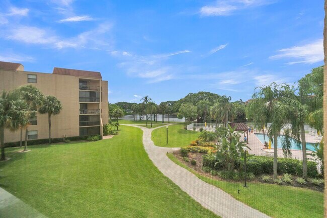 Building Photo - 2255 Lindell Blvd
