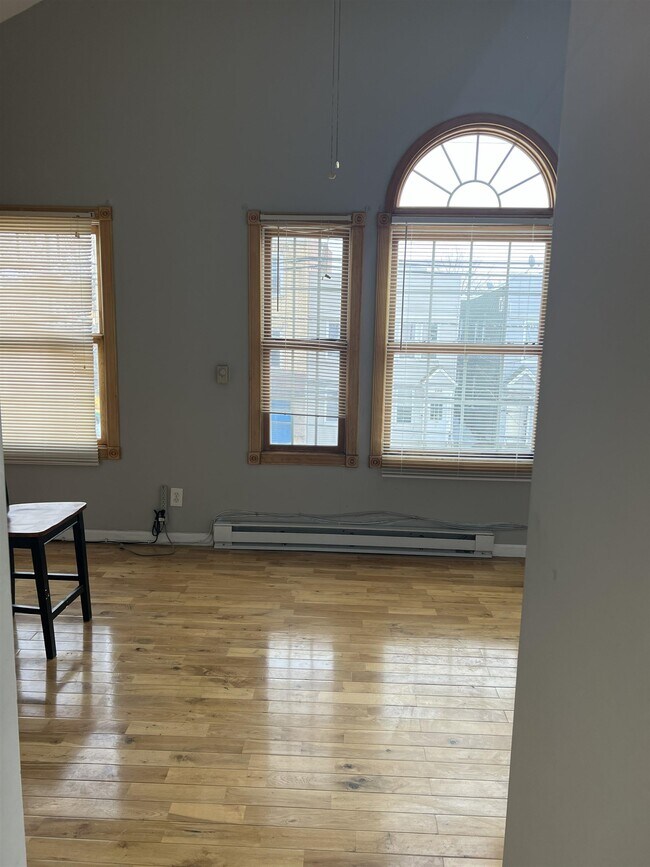 Building Photo - 167 Garfield Ave