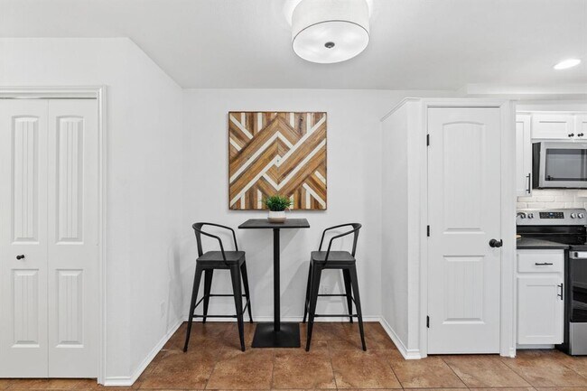 Building Photo - 8346 Summerwood Dr